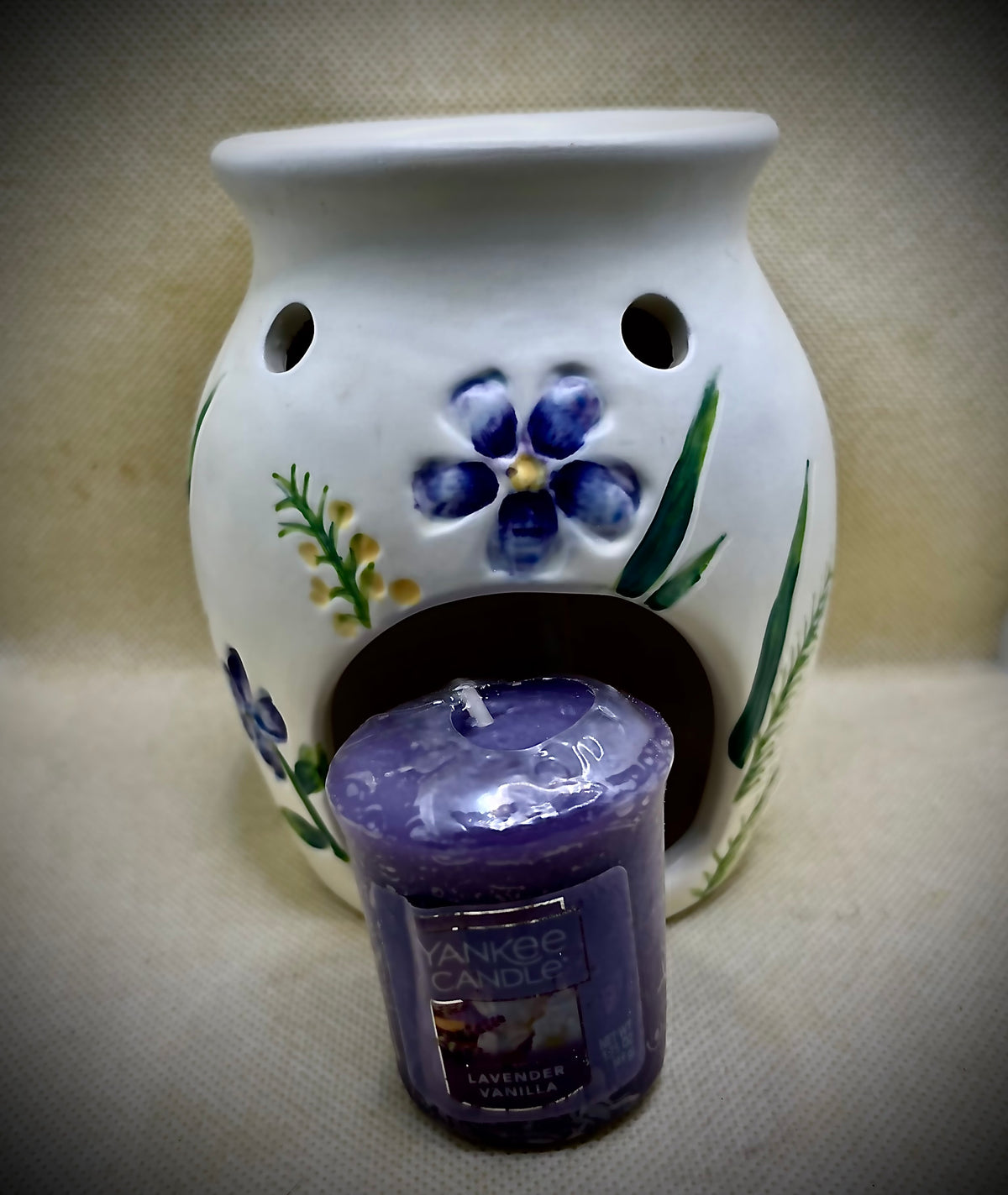 Yankee Candle Wax/Oil Warmer w/soy wax Votive
