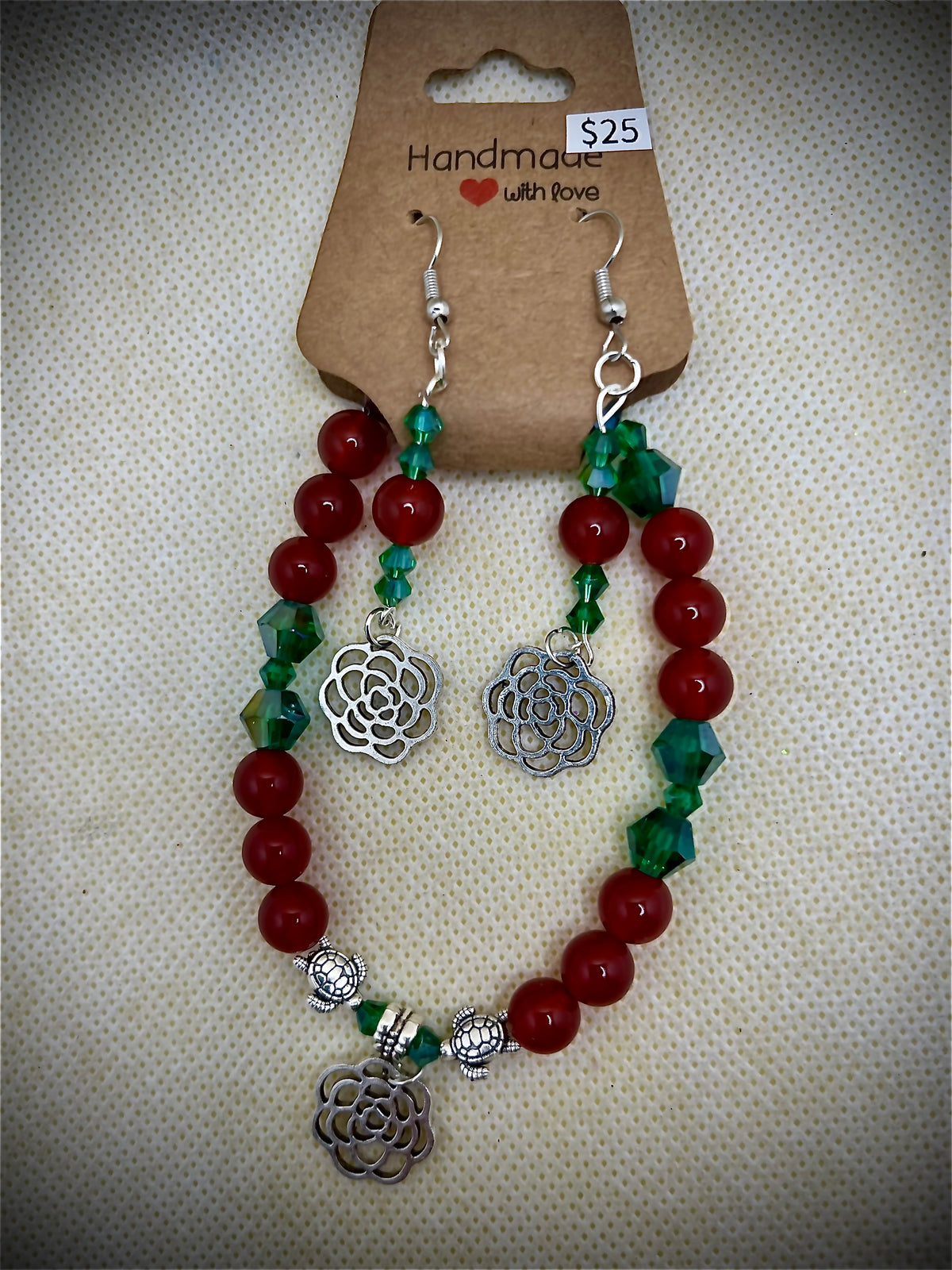 Ensemble festif de bracelet et boucles d'oreilles de Noël perlés