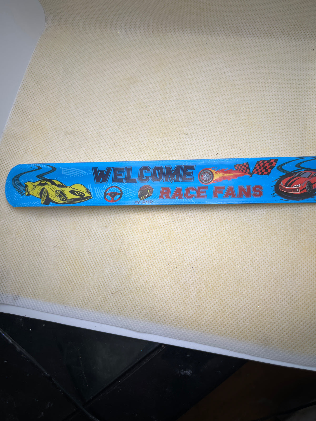 Bracelet claque voiture de course