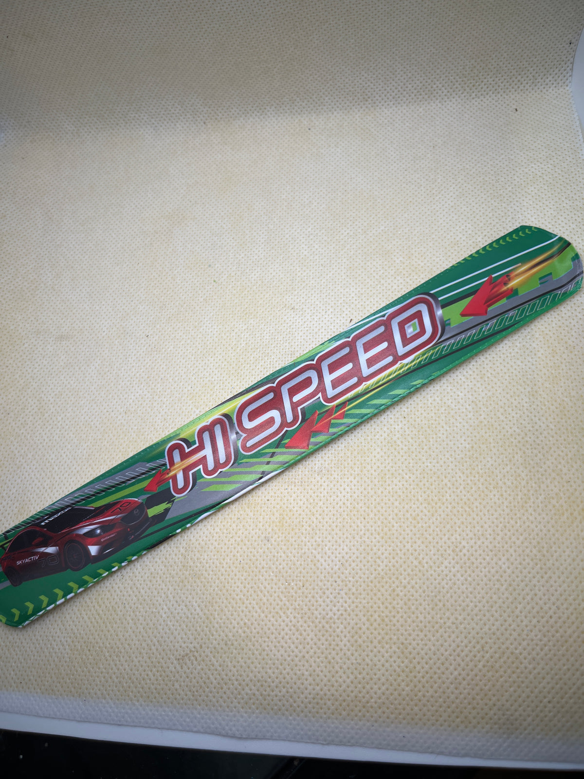 Bracelet claque voiture de course