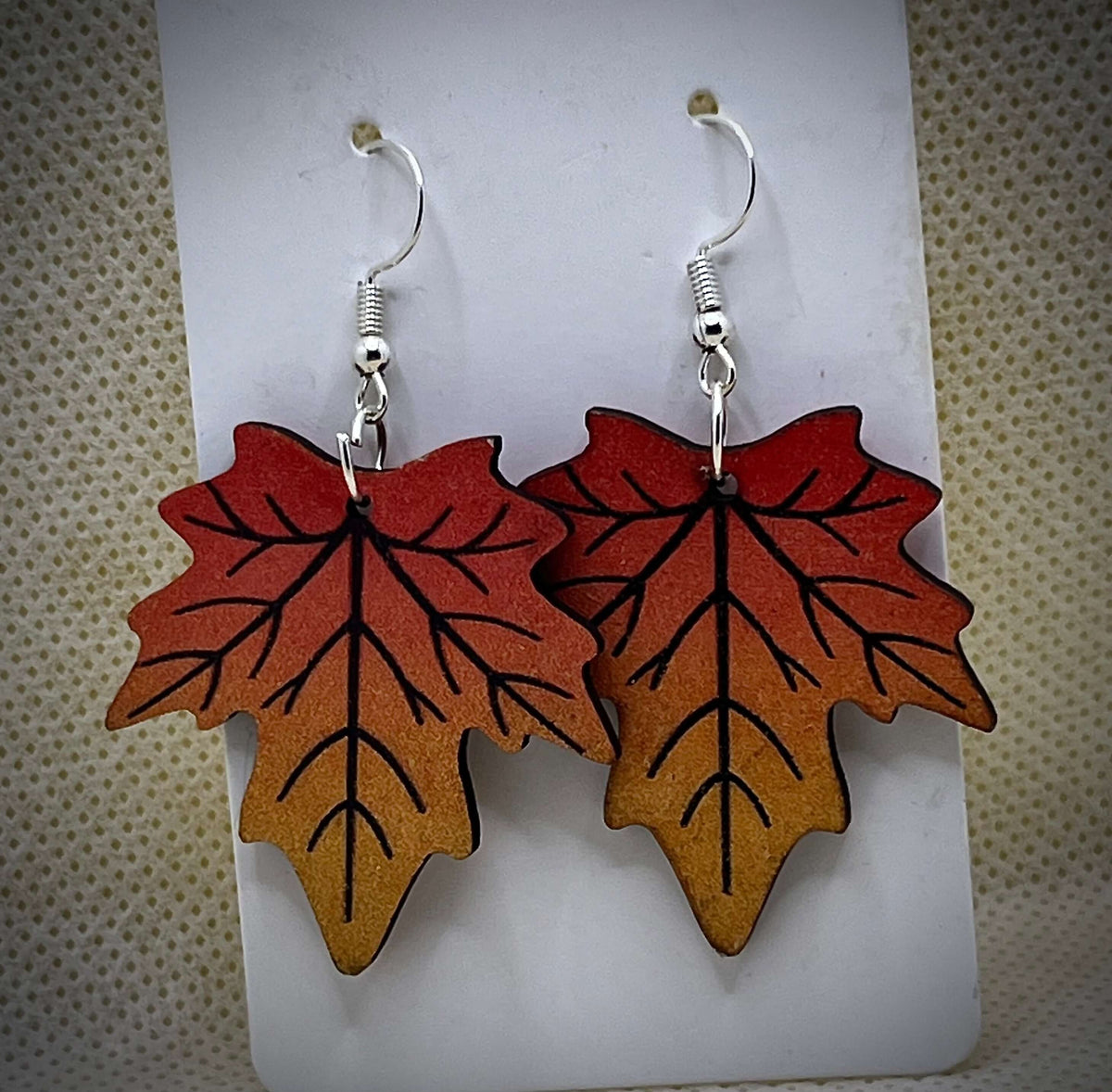 Boucles d’oreilles pendantes en bois « Feuille d’érable »