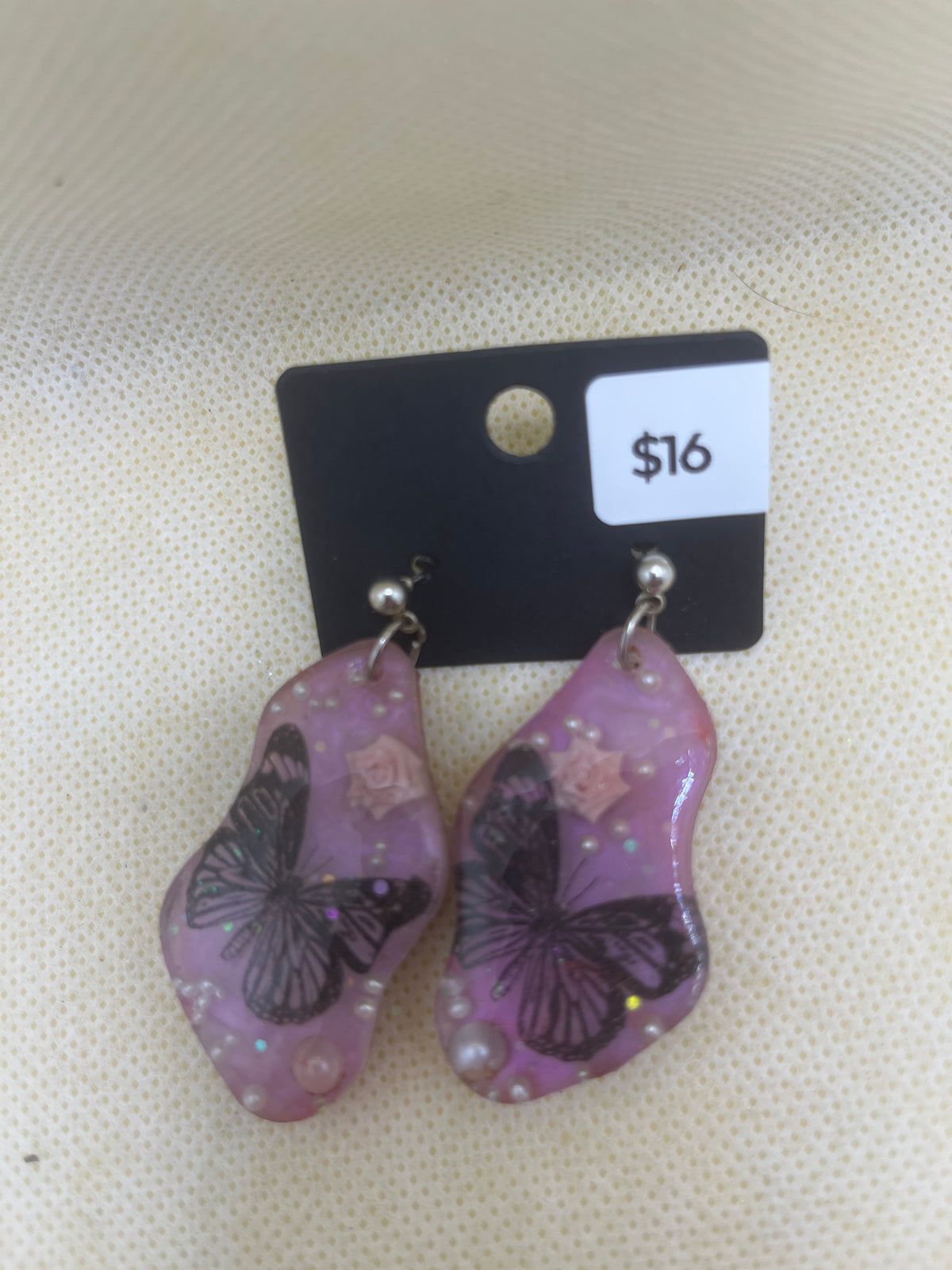 Boucles d'oreilles artisanales en résine époxy papillon et rose