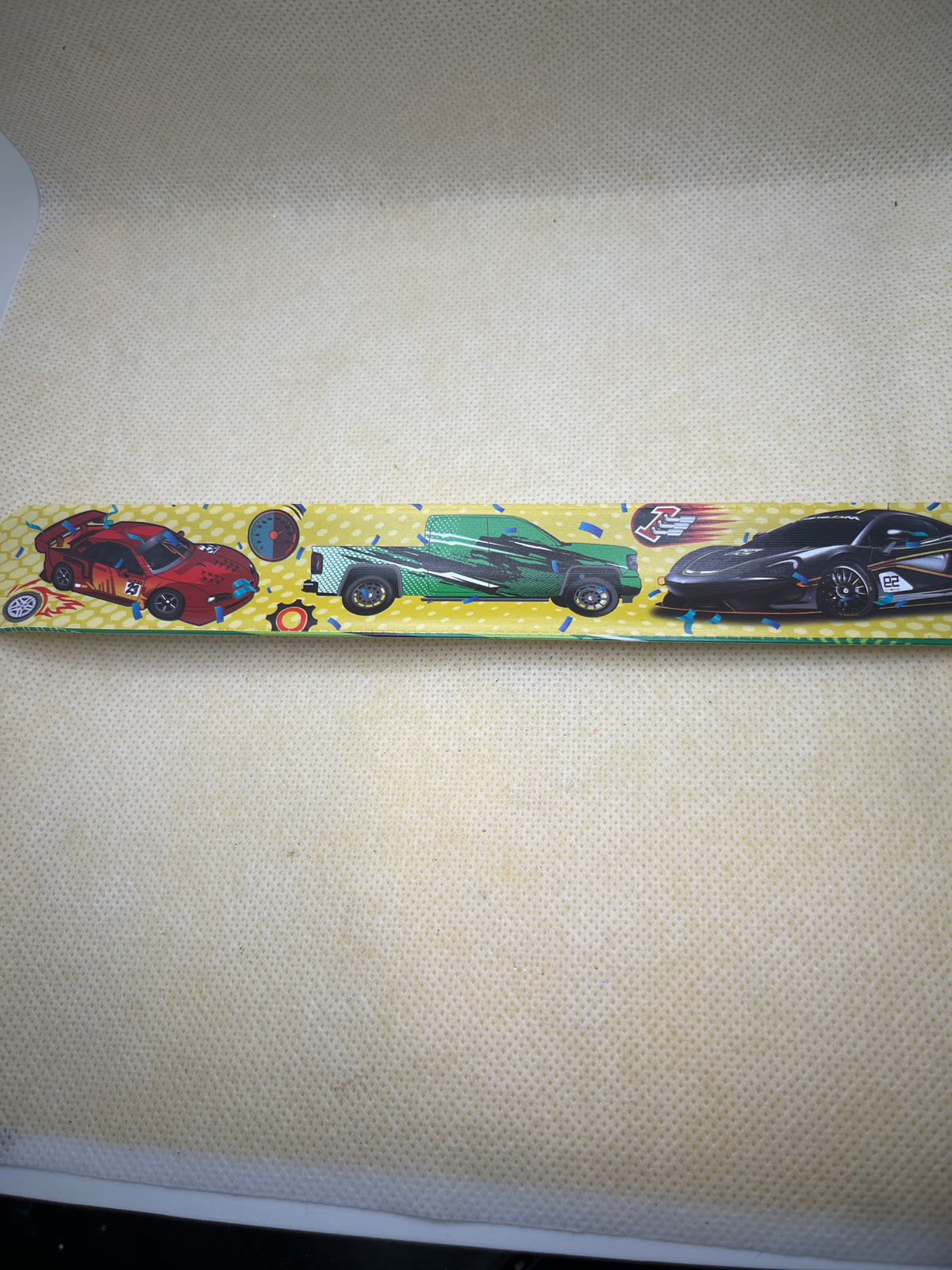 Bracelet claque voiture de course