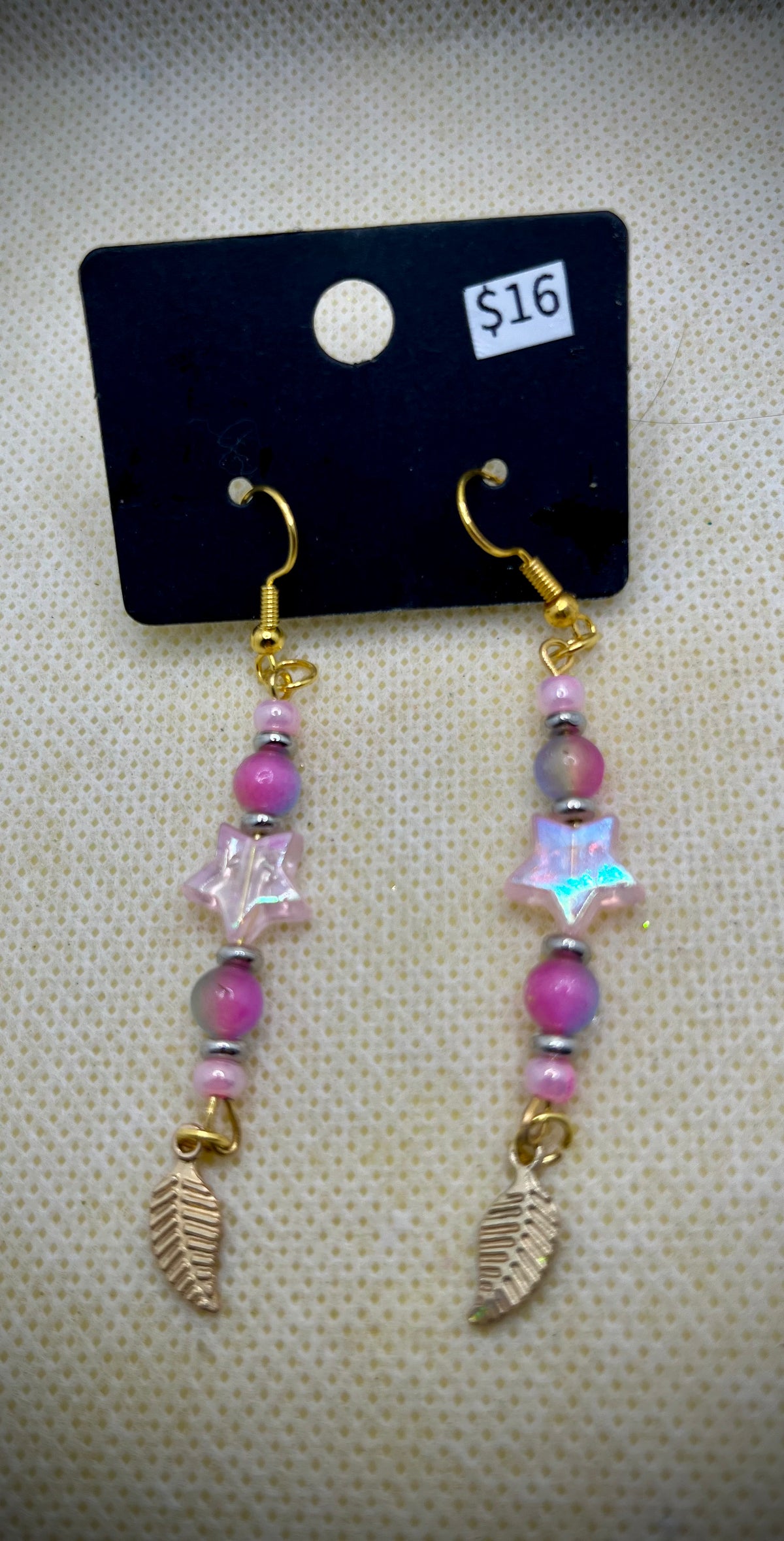 Boucles d'oreilles pendantes étoile irisée rose